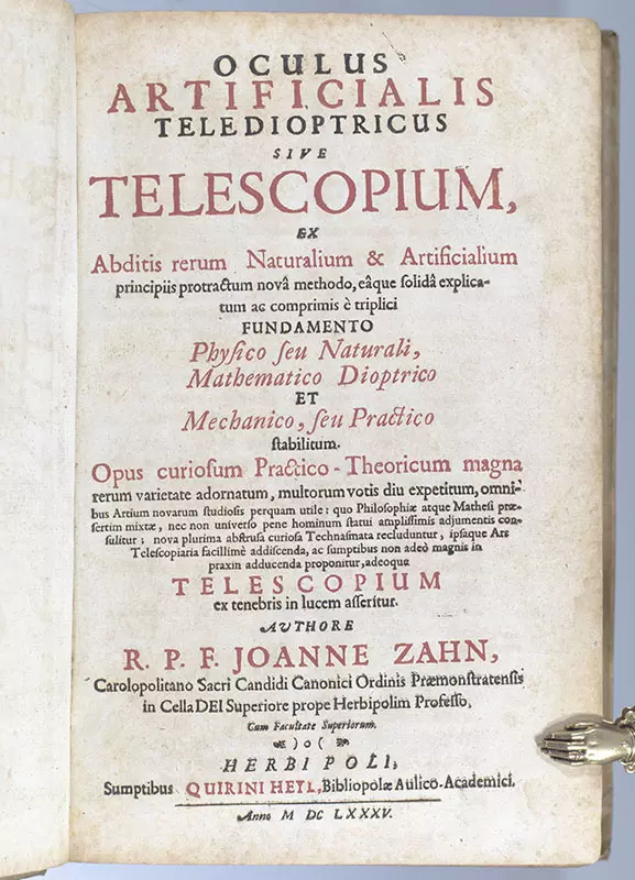 Oculus Artificialis Teledioptricus, Sive Telescopium: Ex Abditis Rerum Naturalium Et Artificialium Principiis Protractum Novâ Methodo, Eâque Solidâ Explicatum ac Comprimis e Triplici Fundamento Physico Seu Naturali, Mathematico Dioptrico Et Mechanico, Seu Practico Stabilitum.