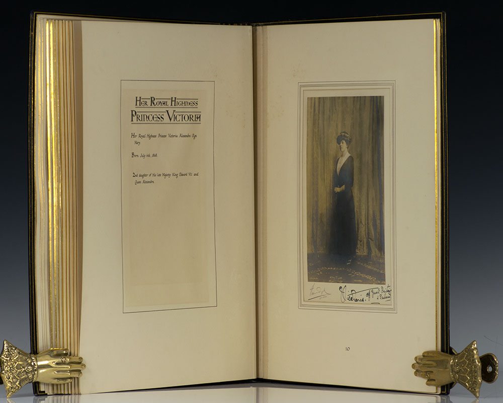 The Portraits. - Image 7
