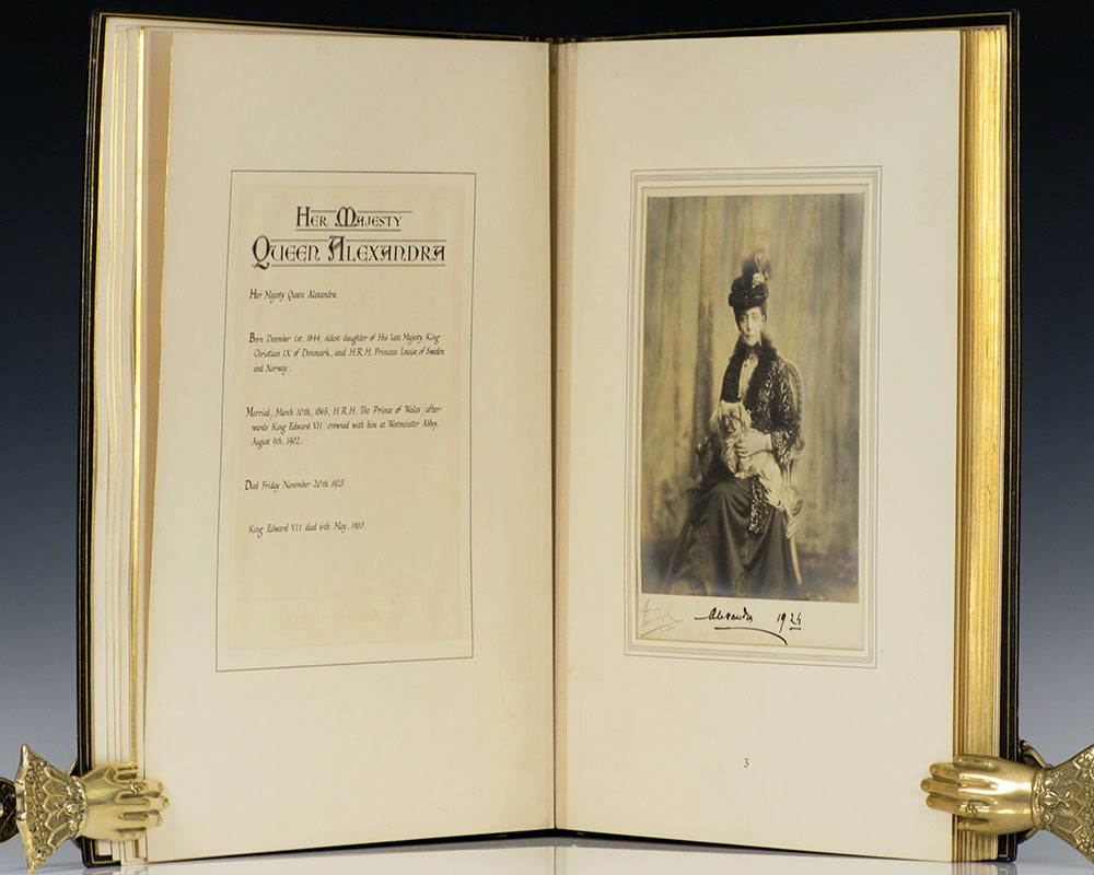 The Portraits. - Image 8