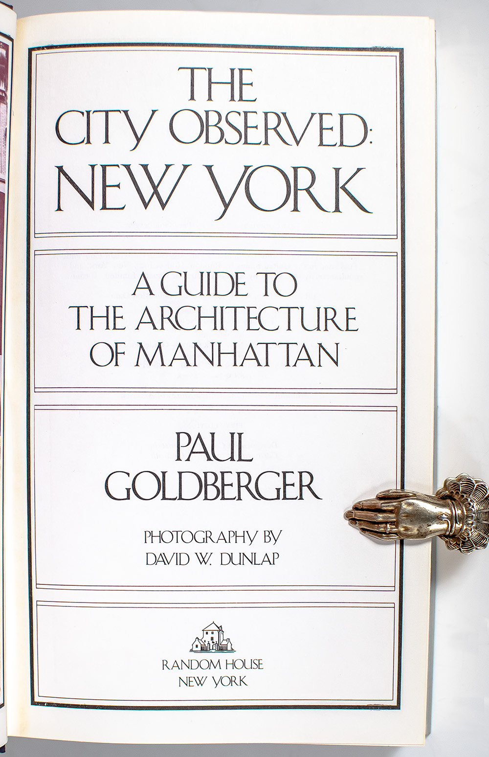 The City Observed: New York: A Guide to the Architecture of Manhattan.