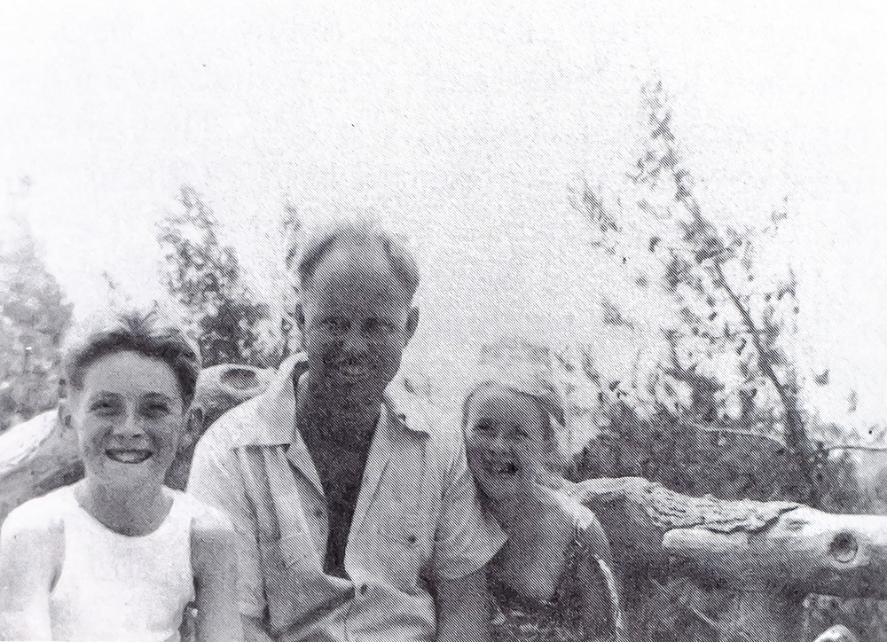 DNA Pioneer: James Watson and the Double Helix.