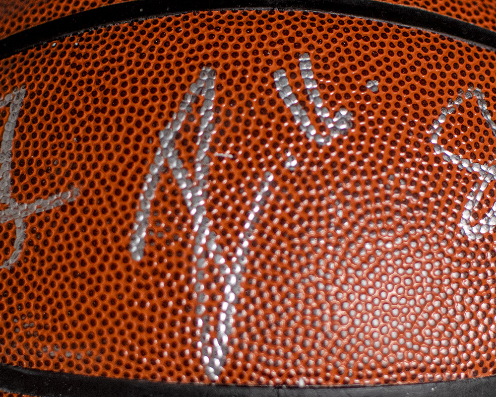 2008-09 LA Lakers Team Signed NBA Basketball.