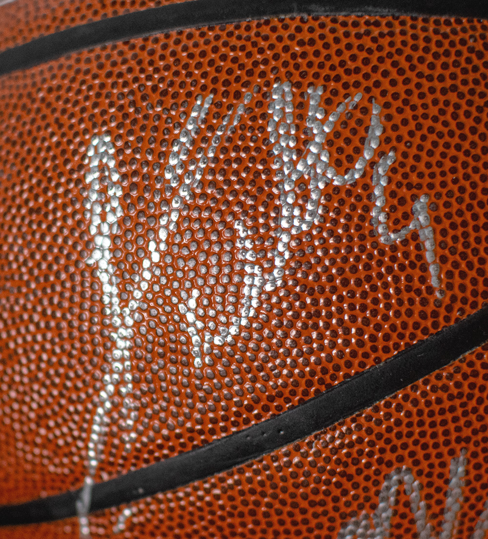 2008-09 LA Lakers Team Signed NBA Basketball.